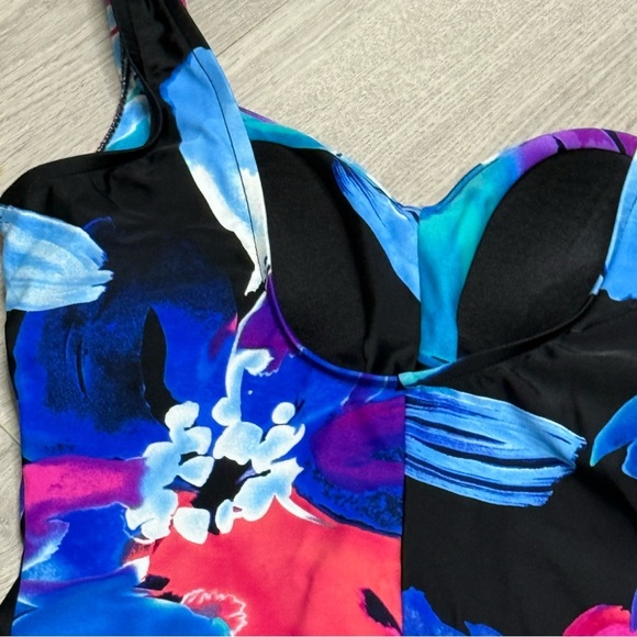 Maxine of Hollywood Cinched Front One Piece  Swimwear - Picture 6 of 7